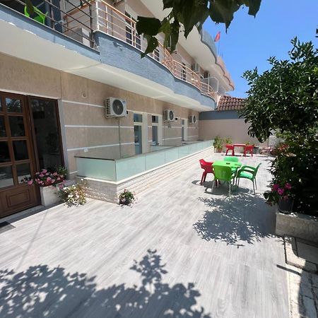Hotel Villa Flowers Вльора Екстер'єр фото