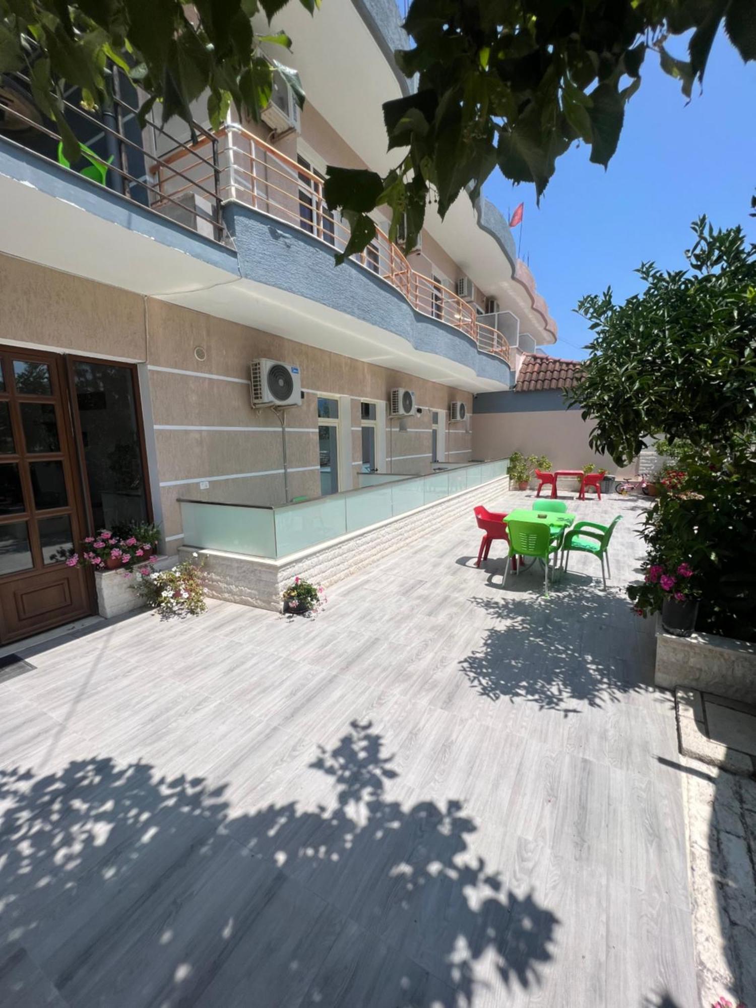 Hotel Villa Flowers Вльора Екстер'єр фото