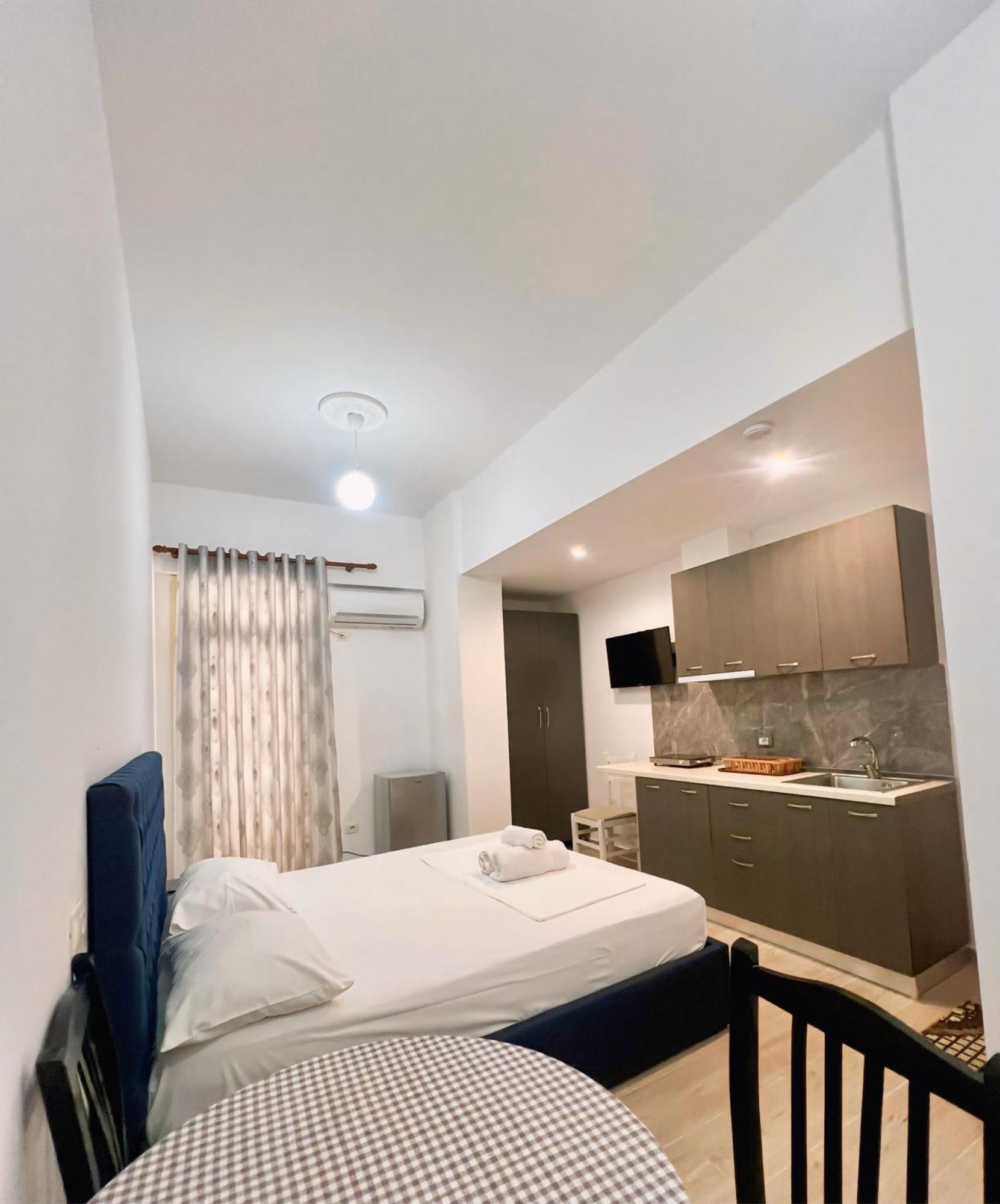 Hotel Villa Flowers Вльора Екстер'єр фото