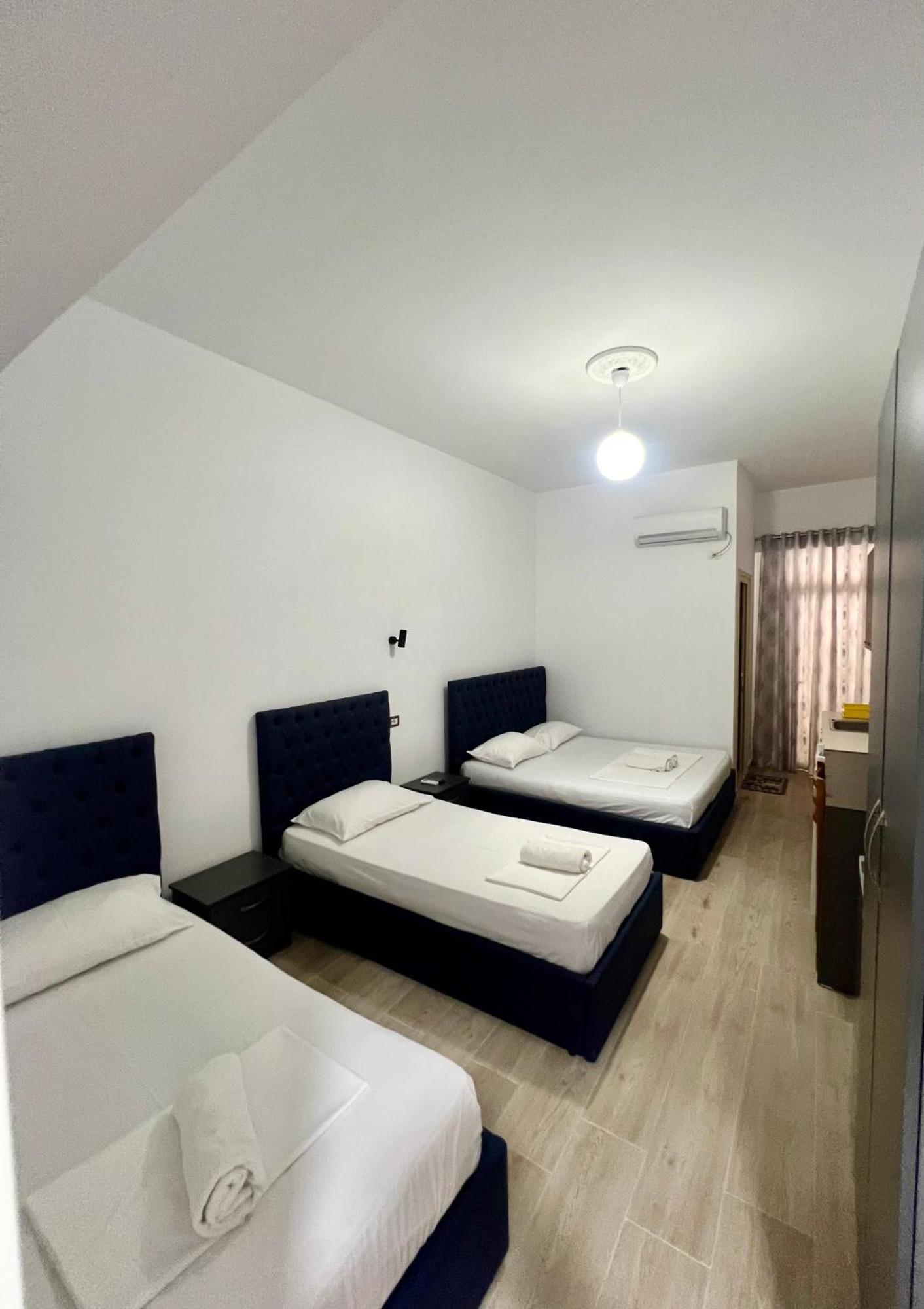 Hotel Villa Flowers Вльора Екстер'єр фото