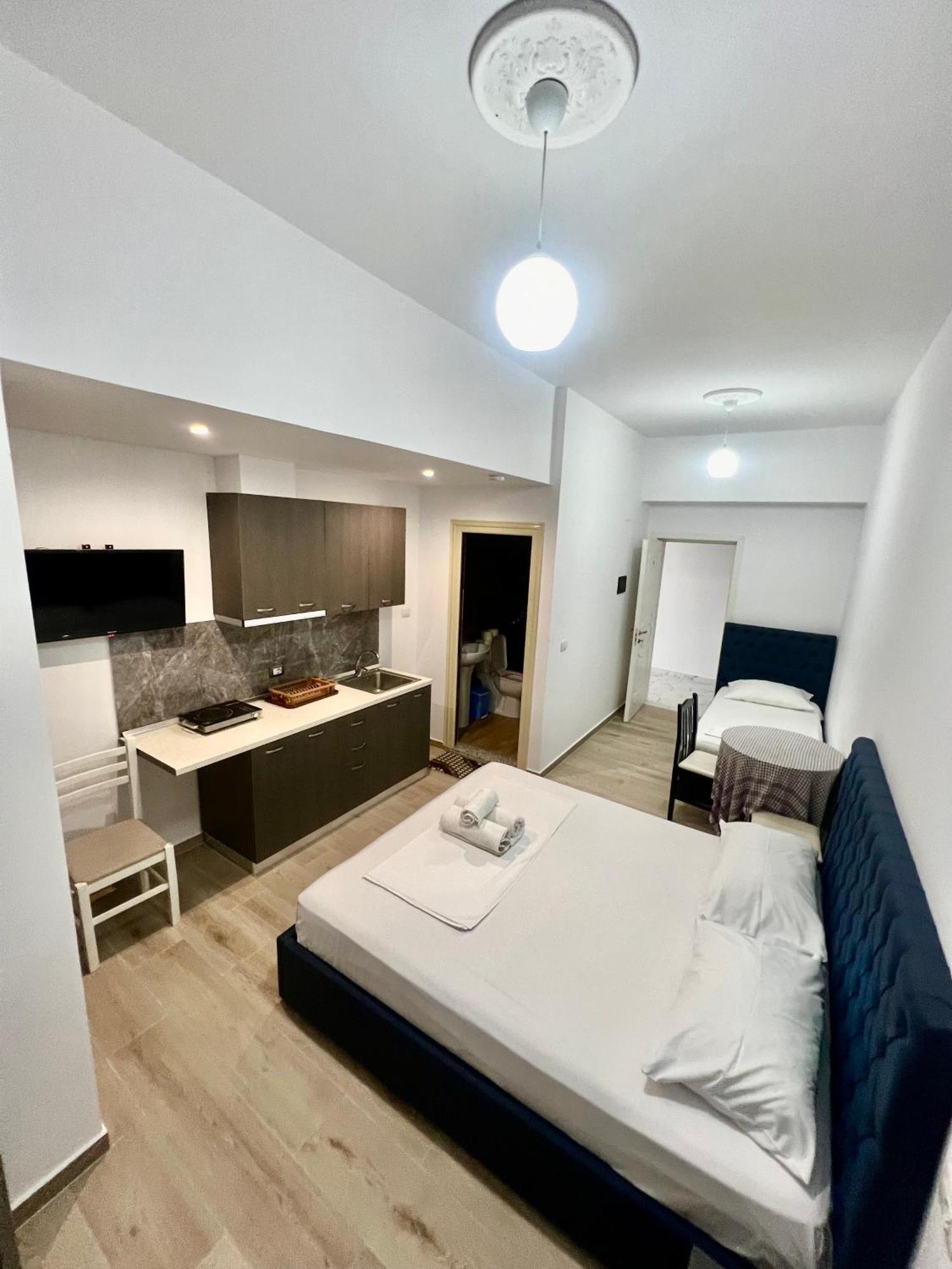 Hotel Villa Flowers Вльора Екстер'єр фото